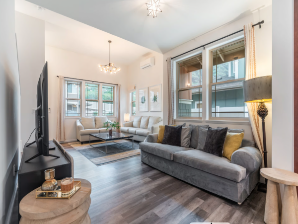 Your Dream Hawaiian Retreat Awaits in Makaha Valley - Luxury 4-Bedroom Home